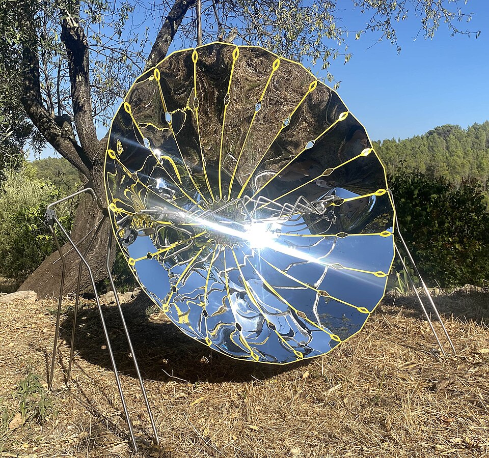 Solar Cooker — Parabolic Family Size